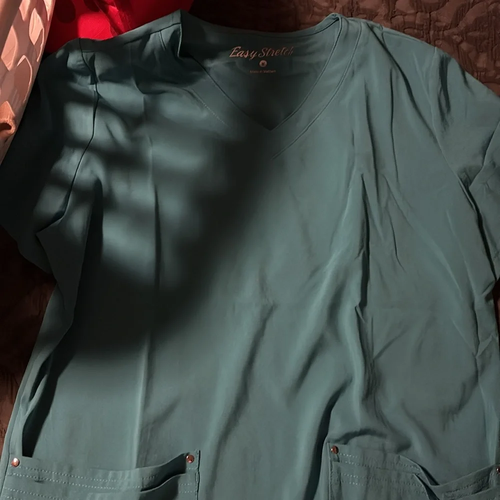 Scrub set - Picture 2 of 3